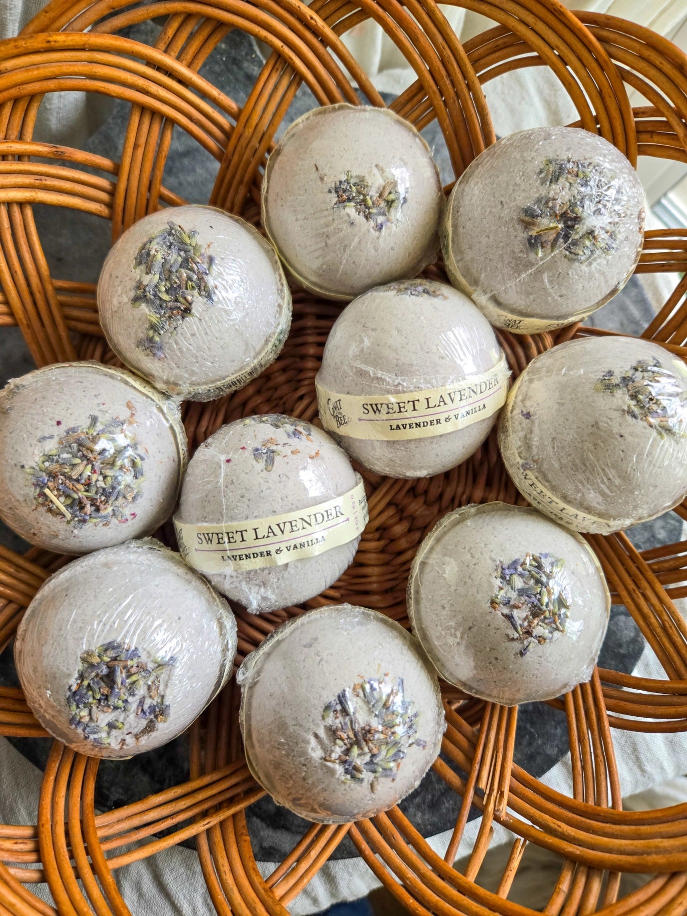 Gnat and Bee Sweet Lavender Bath Bomb